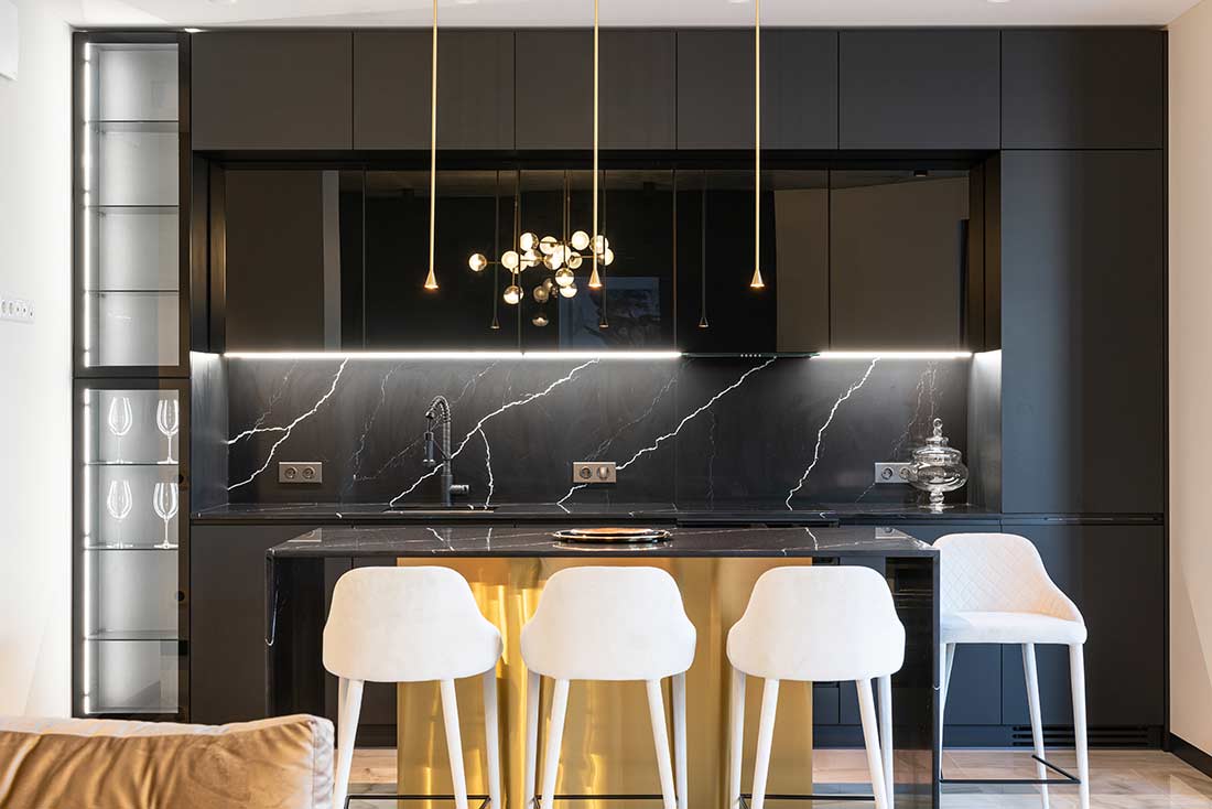 Black kitchen countertops: is it a good decision?